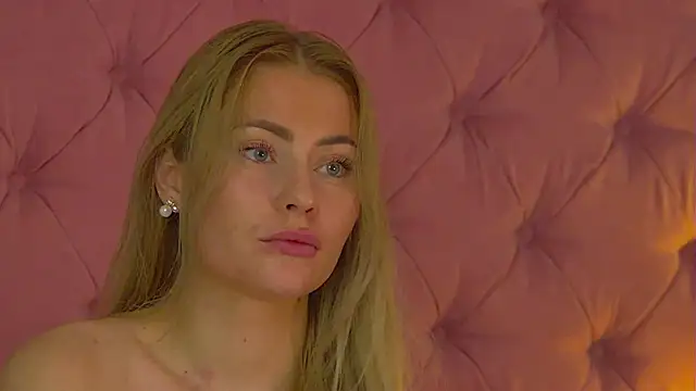 Chatroom XXX en direct de MisshaNight