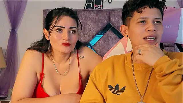 lesbian_Leslie_y_Alizon's Live XXX Chat