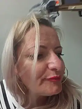 LadyTouch – Naživo XXX chat