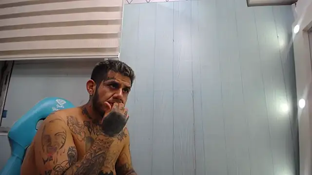 Chat +18 de allison_max_tattoo ao vivo