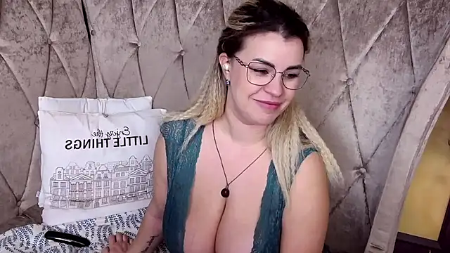 BustyGizelle: онлайн-секс-чат