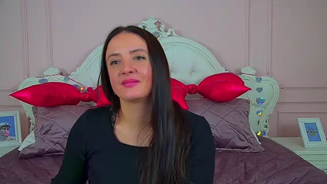 ElinaBellucci's Live XXX Chat