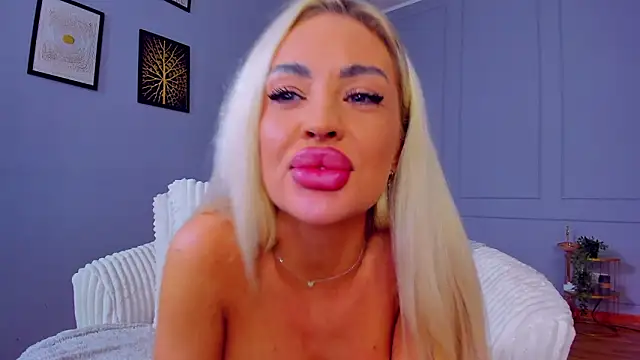 Chat XXX en directo de Awww_Ella