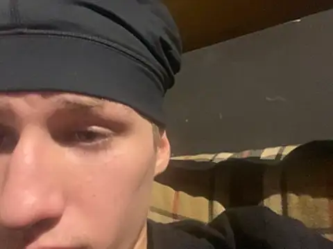 yourwhiteboy1: διαδικτυακό σόου στην κάμερα