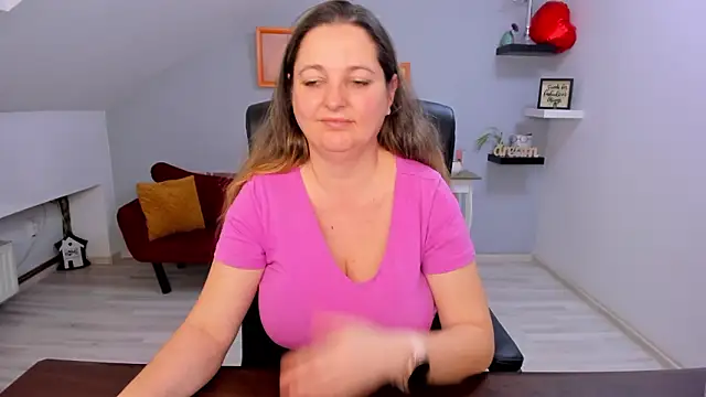 LollaGirl live XXX chat