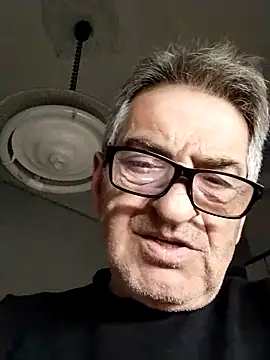 George27265: διαδικτυακό σόου στην κάμερα