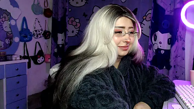 lussyevans24 现场XXX聊天