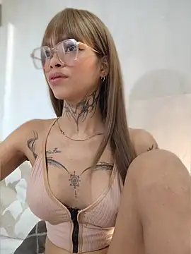 DoriDelux20 élő XXX-chatje