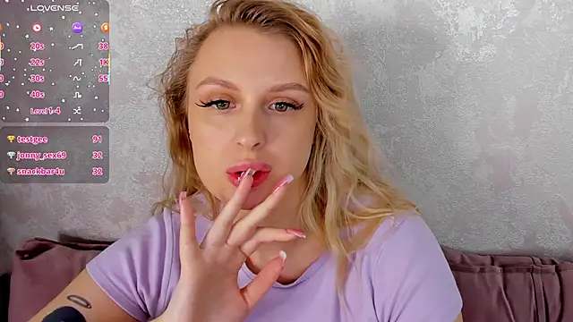 XXX chat uživo modela KiraRuiz