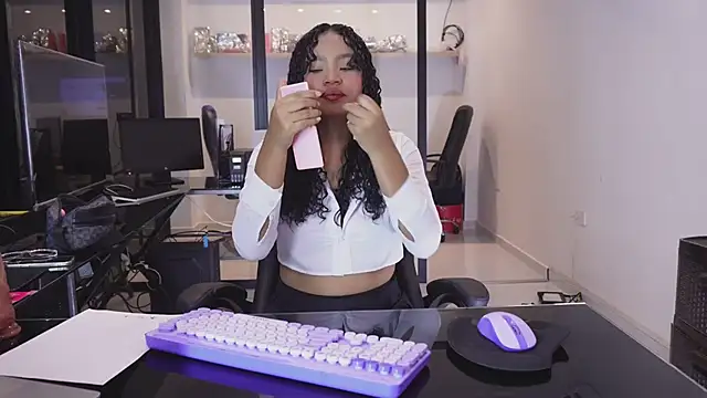 XXX chat uživo modela Anais_aradia