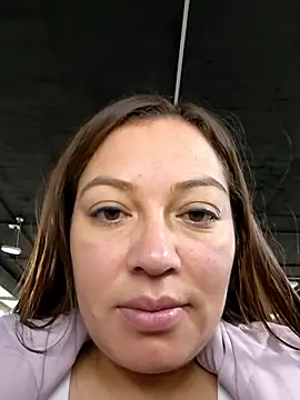 Chatroom XXX en direct de REYNITTA_FULL_