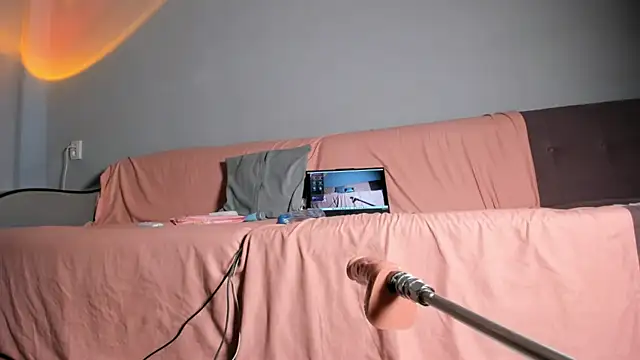 XXX chat uživo modela emy_lovee