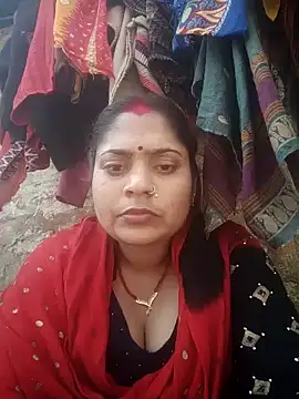 Aanushaka élő XXX-chatje