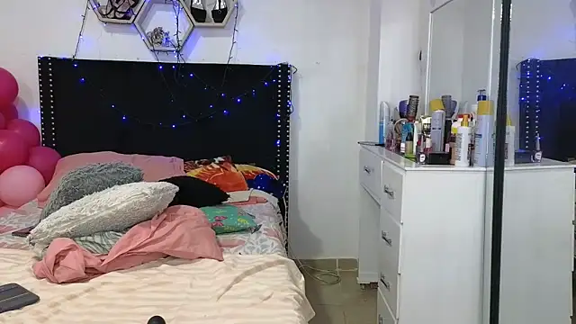 Chat XXX ao vivo de charlotte_077