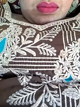 Show modela MissGitanjali na web-kameri