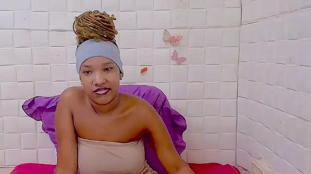 EroticSexyPrada Chat XXX live