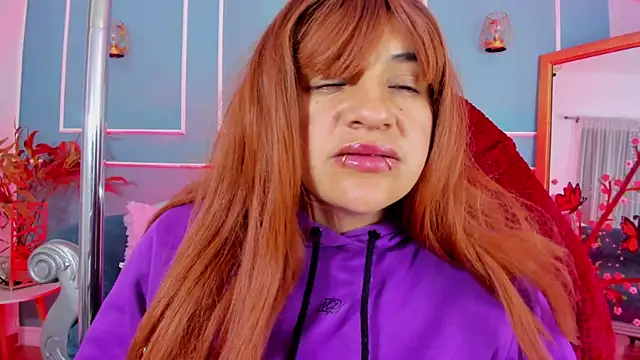 Chat XXX en directo de TaraTaylorr