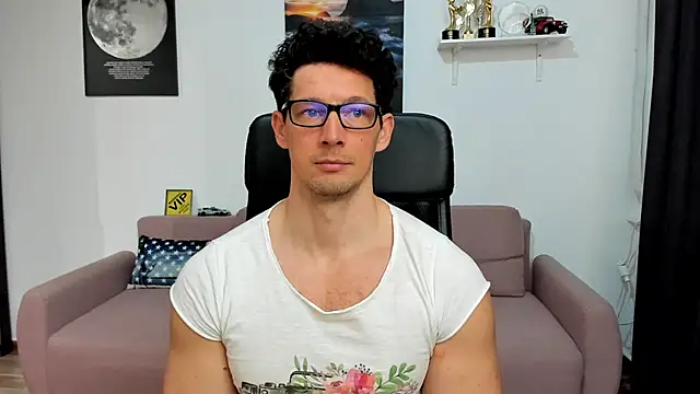 BrutusK08 即時 XXX 聊天