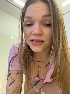 StreetSquirt Live XXX Chat