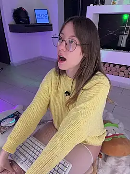 _nobara__ élő XXX-chatje