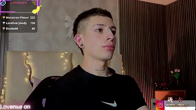 boyfox_tay Show Webcam