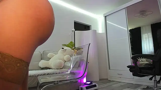 Ivy_Bellee Adlı Modelin Canlı XXX Sohbeti