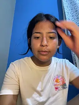 BabyFoxy Adlı Modelin Canlı XXX Sohbeti