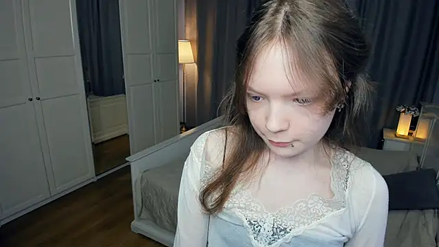 Chat XXX en directo de LavenderMitten