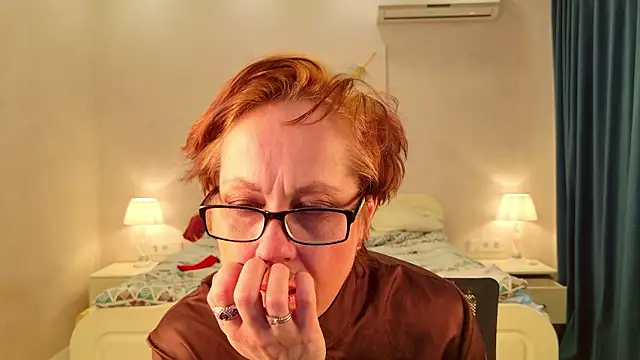 LioraWeiss Chat XXX live