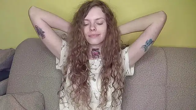 Chat +18 de RayaNenlia ao vivo