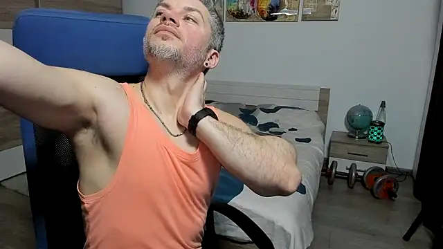 XXX chat uživo modela RobbyShawz