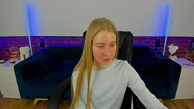 Alina_Blonde Pertunjukan Webcam