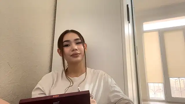 Chat +18 de Katerinazz ao vivo