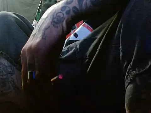 2Hot2gether69 élő XXX-chatje