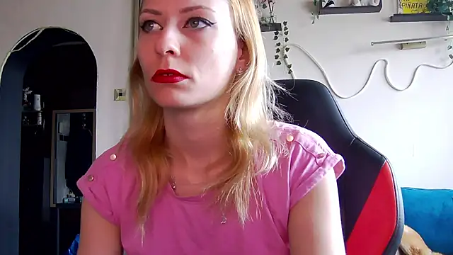 karo123421 élő XXX-chatje