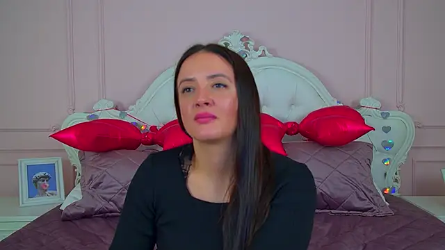 ElinaBellucci Chat XXX live