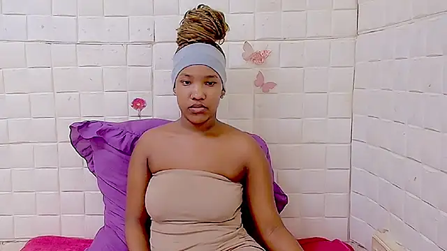 EroticSexyPrada Adlı Modelin Canlı XXX Sohbeti