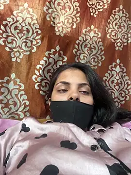 Pokazy przed kamerką – Sandhya_77