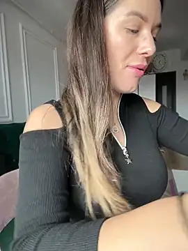 HotXMom_'s Live XXX Chat