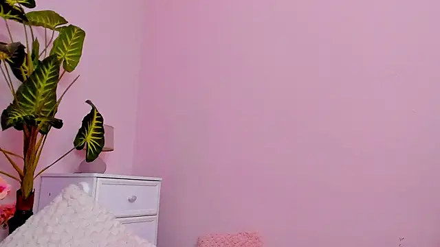 Ivorym00n's Live XXX Chat