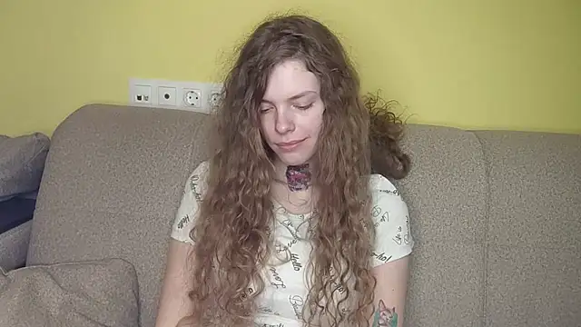 RayaNenliaのライブXXXチャット