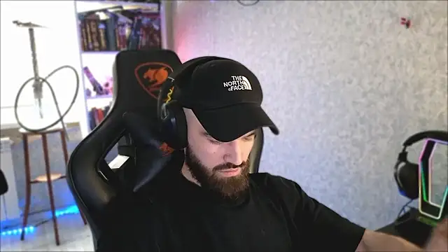 Show modela _Mostly_ na web-kameri