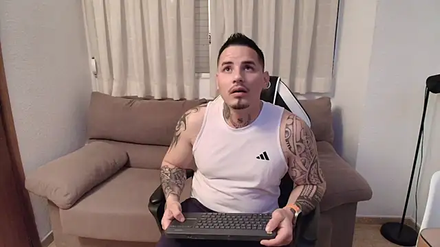 Milanthompson2025 élő XXX-chatje