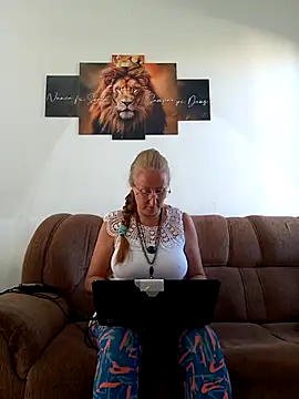 Chat +18 de MILEIDE980 ao vivo