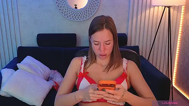 Sexy_Ira Adlı Modelin Canlı XXX Sohbeti