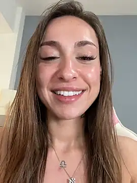 Chat +18 de alicewonder_8 ao vivo