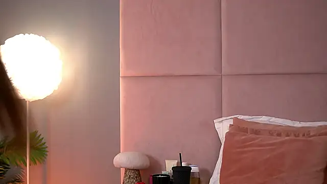 AlmaLuv live XXX chat