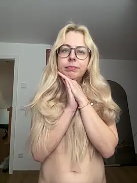 Livewithlucy live XXX chat