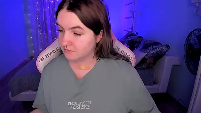 Chat +18 de lovelyy_julia ao vivo