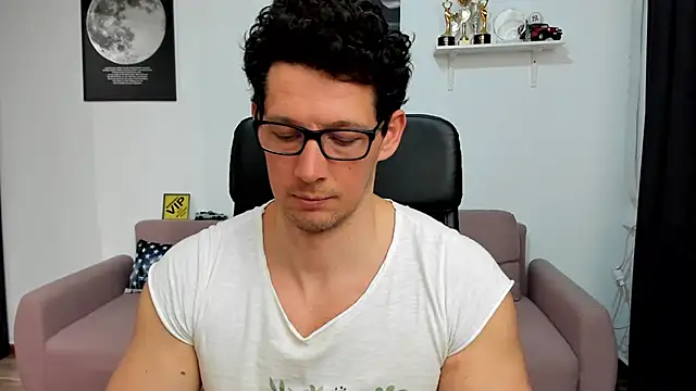 BrutusK08 live XXX chat